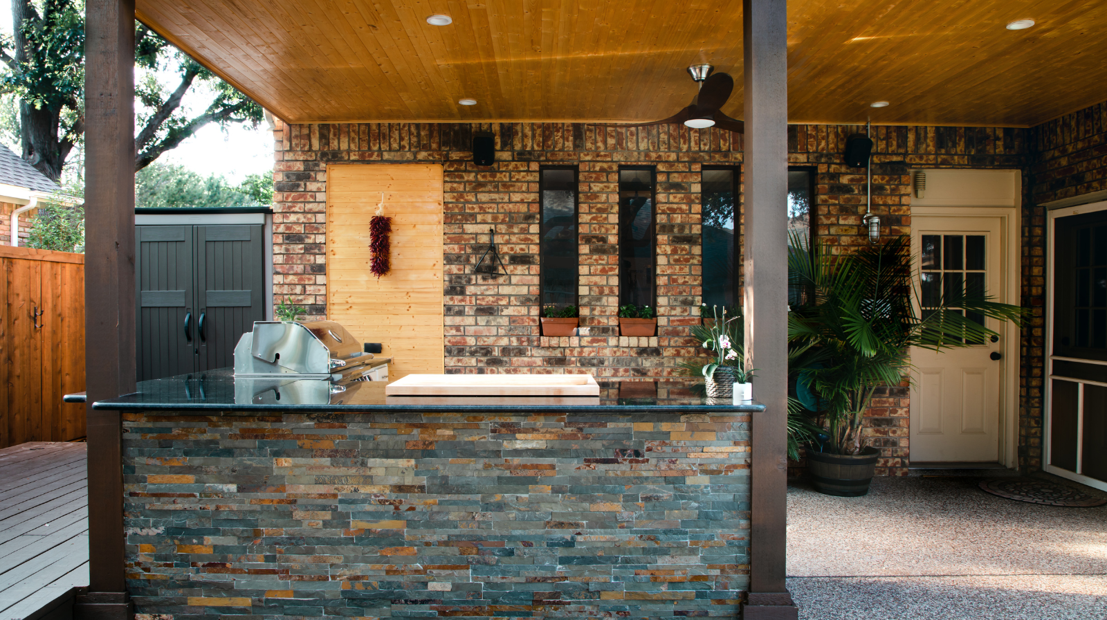 How to Design an Outdoor Kitchen You Can Use All Year in Southern Oregon