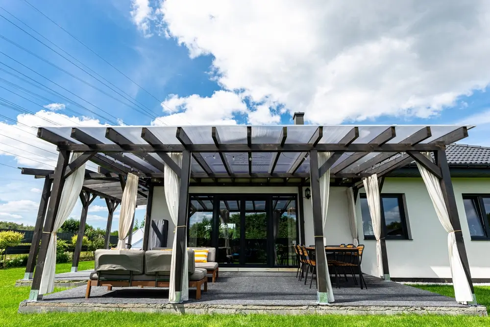 Covered Patios vs Pergolas: What’s Right for Your Southern Oregon Backyard?
